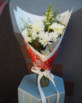 Load image into Gallery viewer, East End Flower Market Bambini / Vase Neutral Florist Choice Bouquet