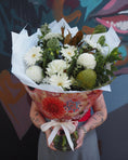 Load image into Gallery viewer, East End Flower Market Grandi / Bouquet Neutral Florist Choice Bouquet