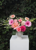 Load image into Gallery viewer, East End Flower Market Luxe Table Centre