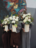 Load image into Gallery viewer, East End Flower Market Mezzara Arrangement