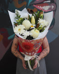 Load image into Gallery viewer, East End Flower Market Midi / Vase Neutral Florist Choice Bouquet
