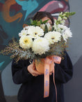 Load image into Gallery viewer, East End Flower Market Neutral Studio Posy Pot