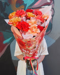 Load image into Gallery viewer, East End Flower Market Vase / Dozen mixed colours Bellus Roses
