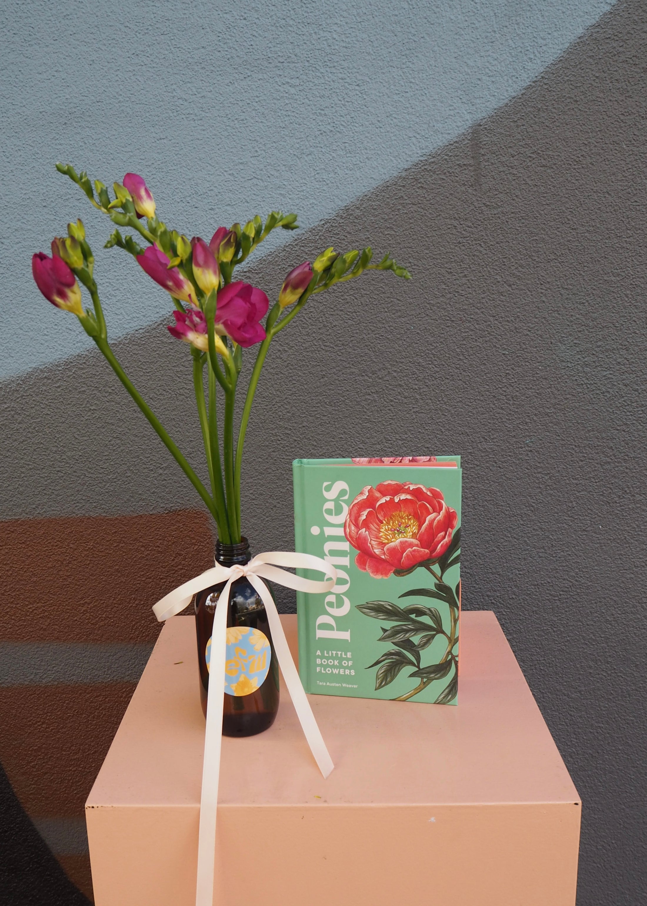 Curated giftware bundle | Add-on for flower delivery Adelaide
Gifting extras from East End Flower Market | Chocolates, candles & more
Florist-selected gift items | Perfect pairings with flowers – Adelaide delivery

