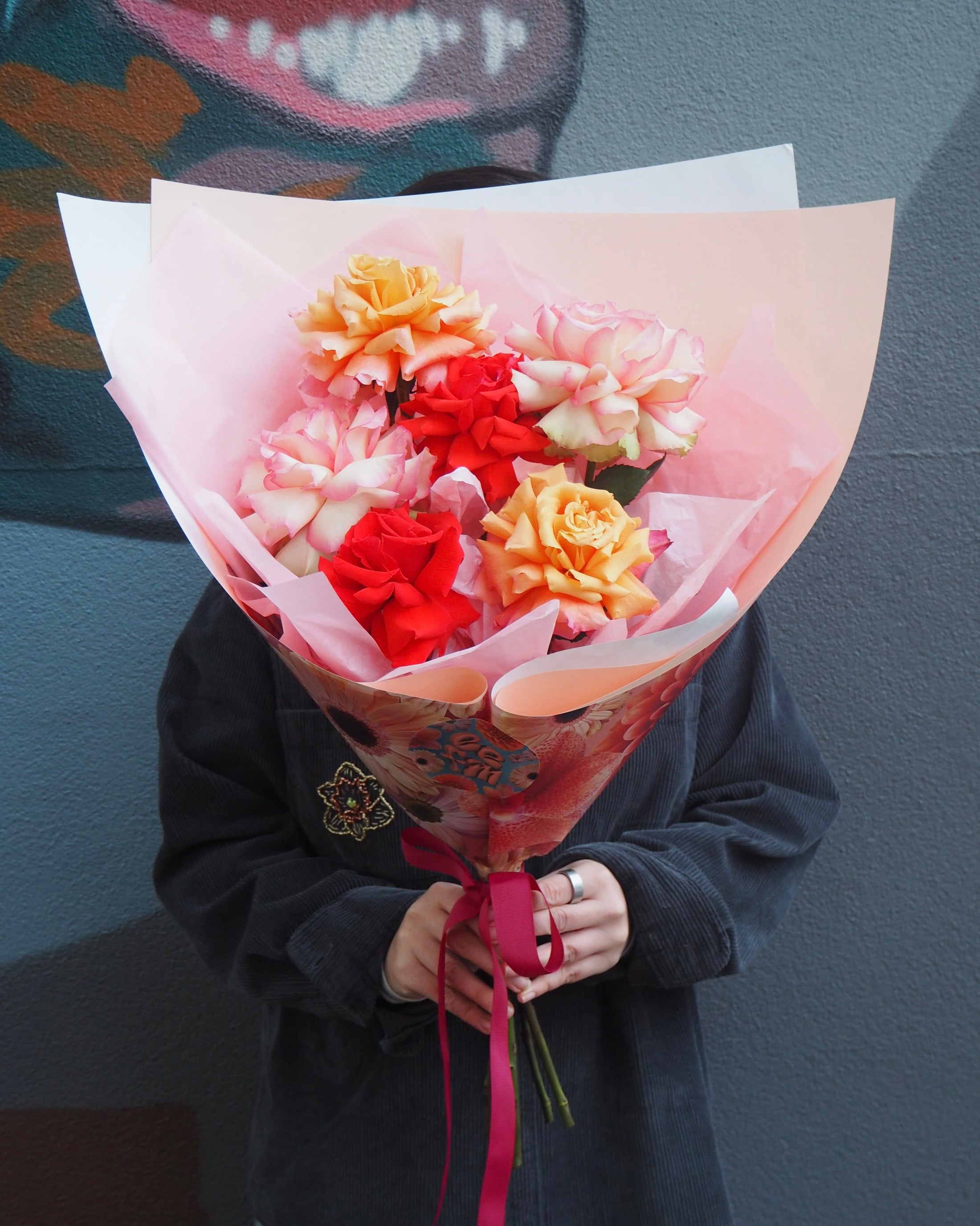 East End Flower Market Bouquet / Half dozen mixed colours Bellus Roses