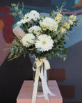 Load image into Gallery viewer, East End Flower Market Classique Vase
