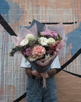 Load image into Gallery viewer, East End Flower Market Grandi / Bouquet Cancer Florist Choice Bouquet
