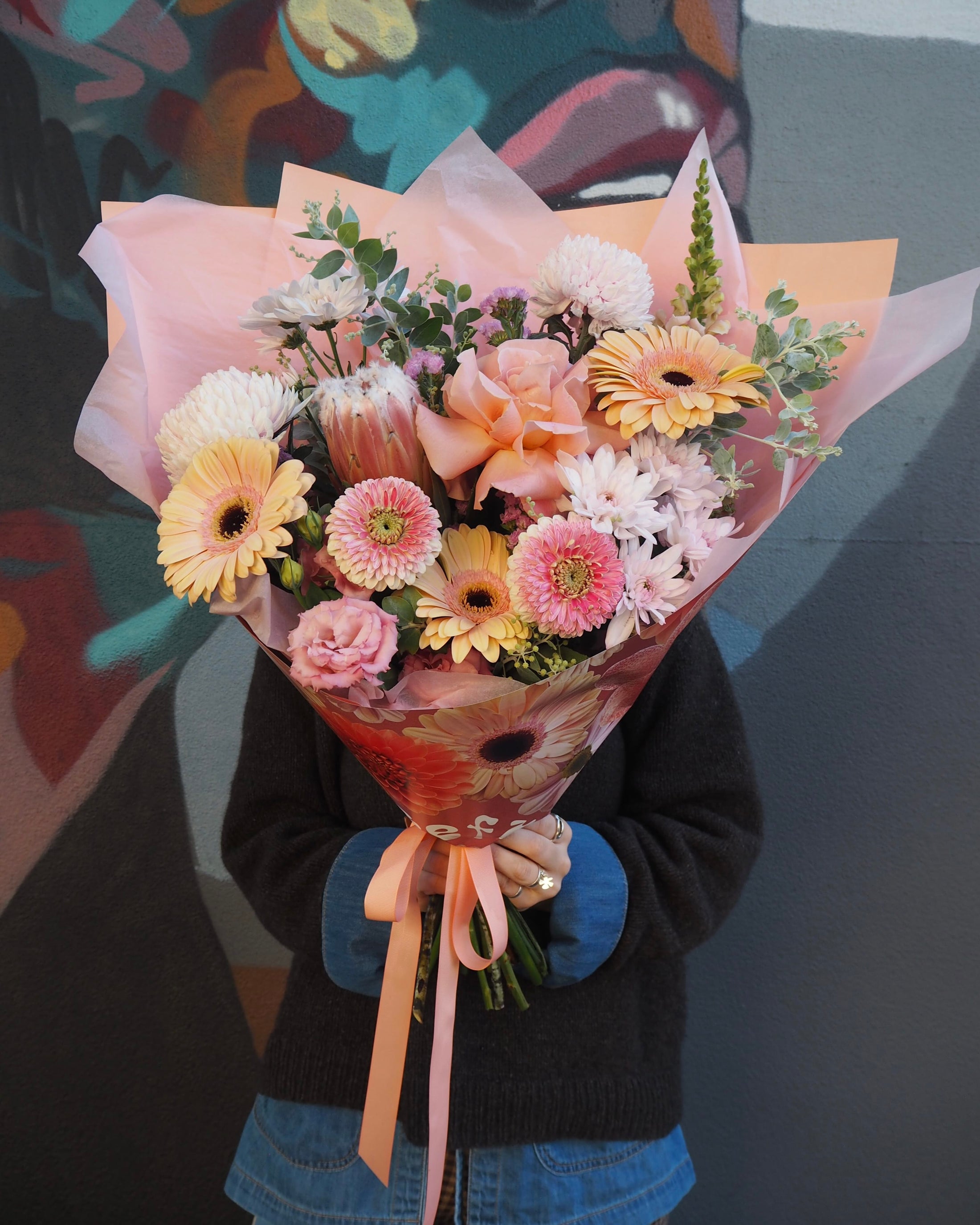 East End Flower Market Grandi / Bouquet Pastel Florist Choice Bouquet