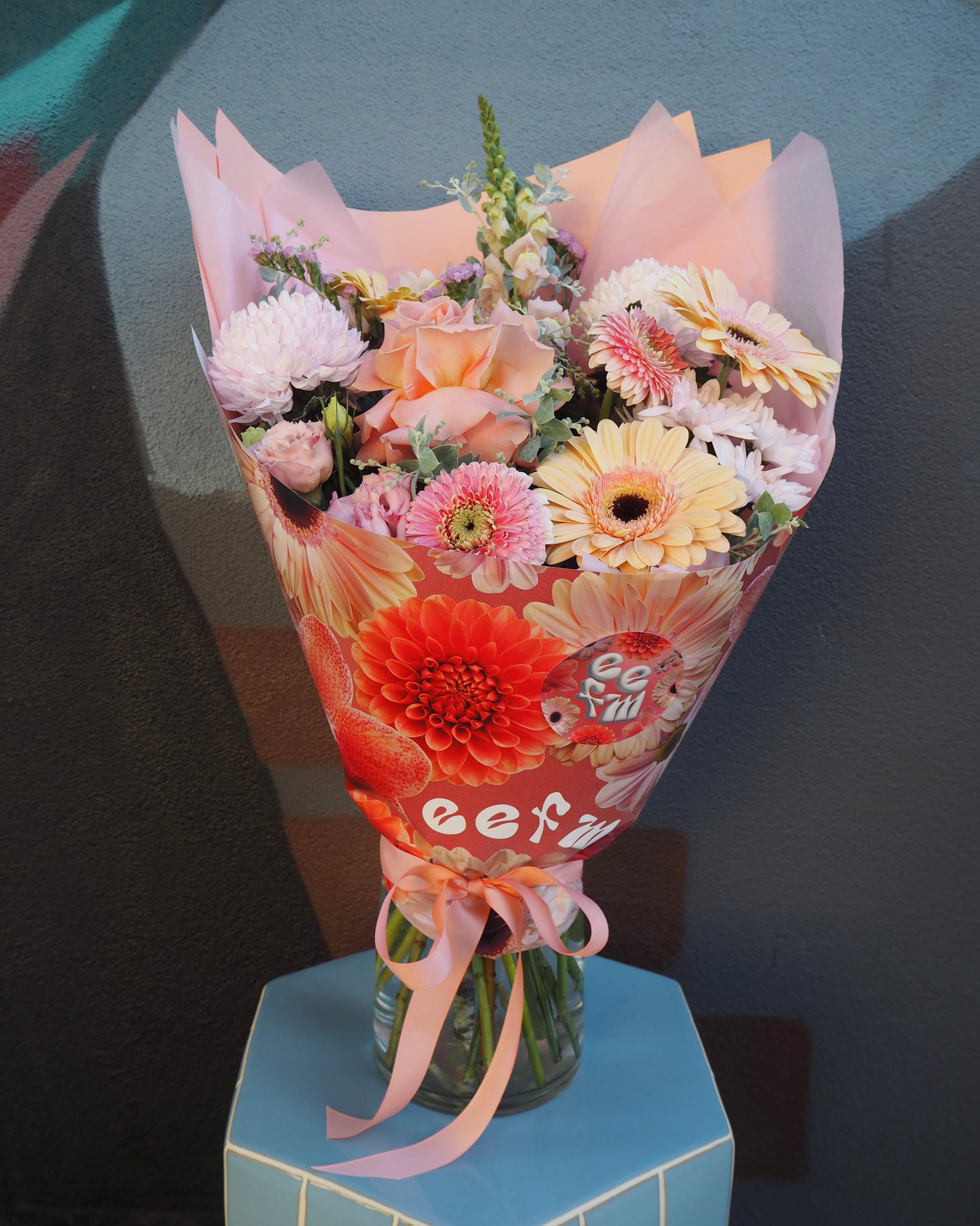 East End Flower Market Grandi / Vase Pastel Florist Choice Bouquet