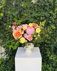 Load image into Gallery viewer, East End Flower Market Luxe Table Centre
