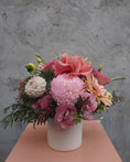Load image into Gallery viewer, East End Flower Market Soft Hue Petite Table Centre
