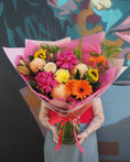 Load image into Gallery viewer, East End Flower Market Vibrant / Vase Bijou Bouquet
